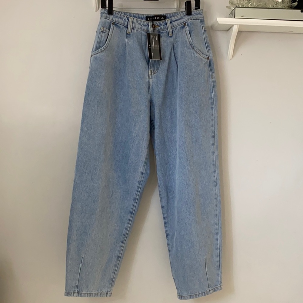 Size medium, Mom jeans